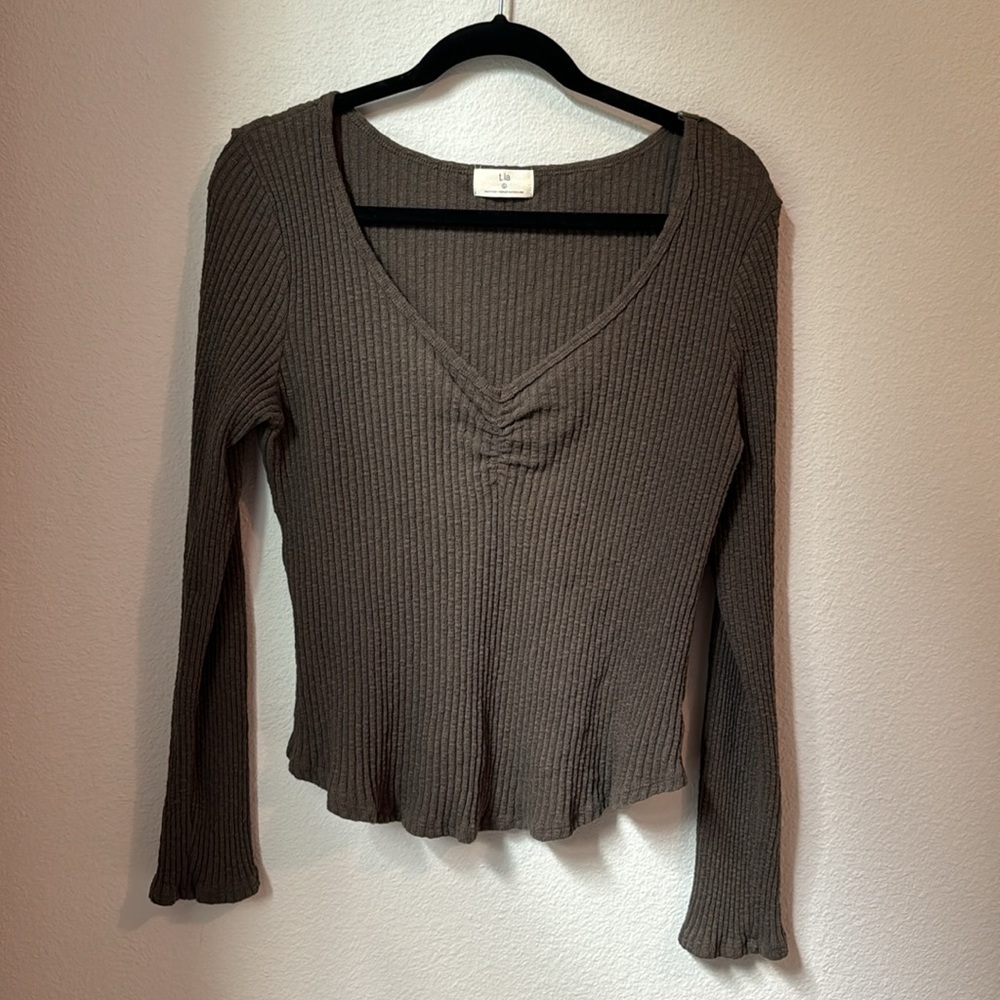 t.la ribbed long sleeve v-neck top